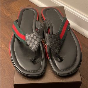 Gucci flip flop with signature grosgrain detail
